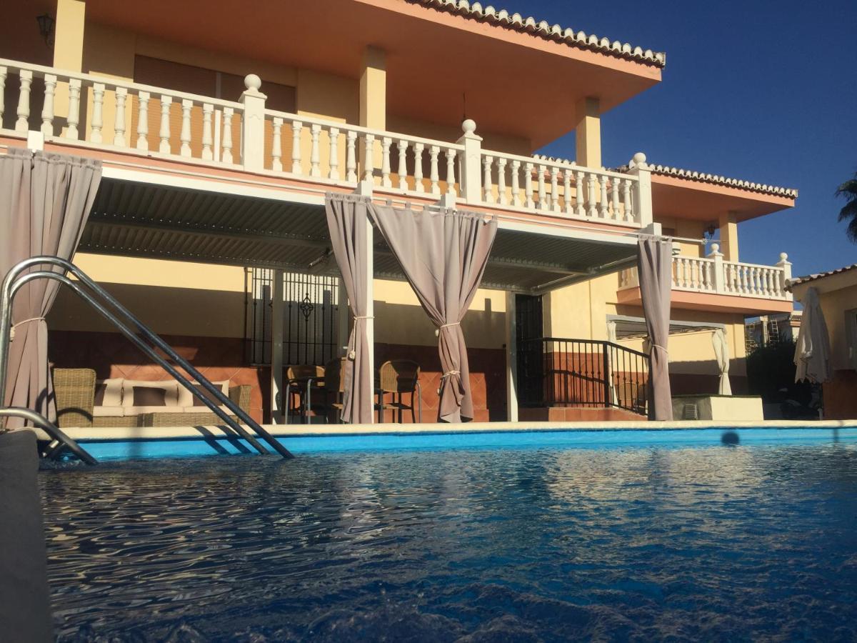 Villa De La Acacia Gojar Buitenkant foto