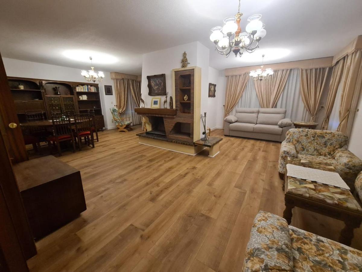 Villa De La Acacia Gojar Buitenkant foto