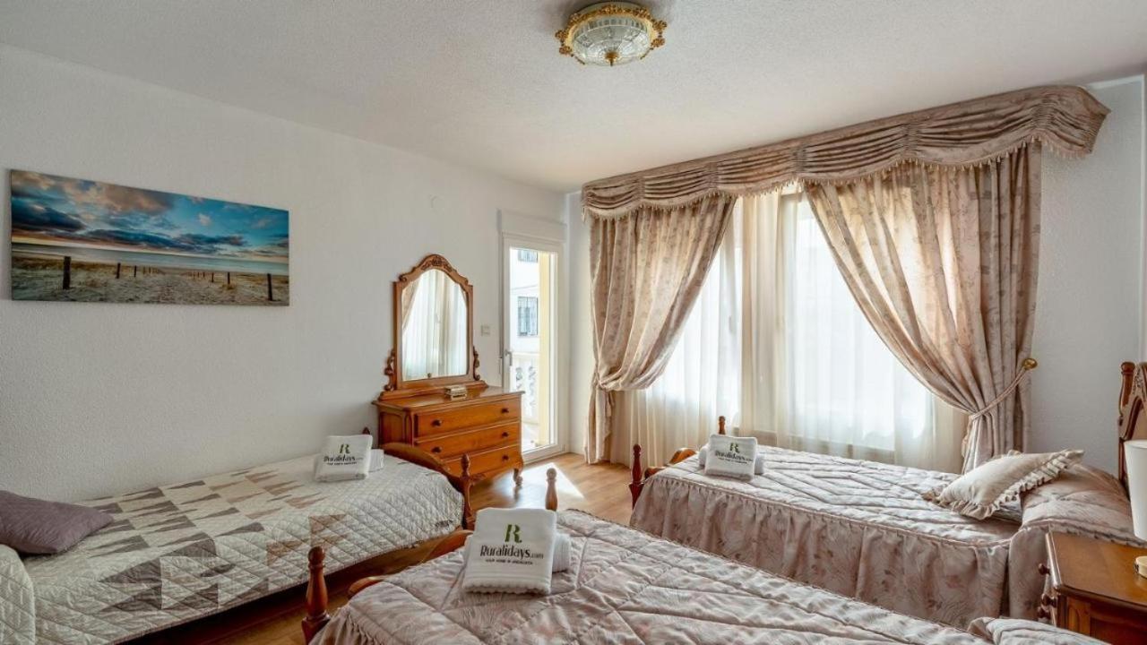 Villa De La Acacia Gojar Buitenkant foto